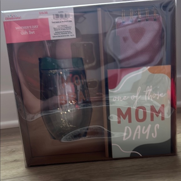 Mother's Day Gift Set - Pink and Gold - Picture 1 of 1
